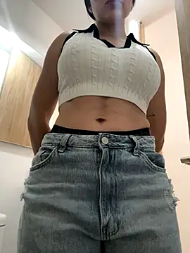 Snapshot of LaanaCooper chatting on 10-21-25, 04:19 LaanaCooper online show from 10-21-25, 04:19