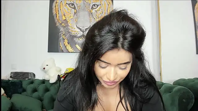 Snapshot of AnnaKarin chatting on 02-25-25, 11:00 AnnaKarin online show from 02-25-25, 11:00