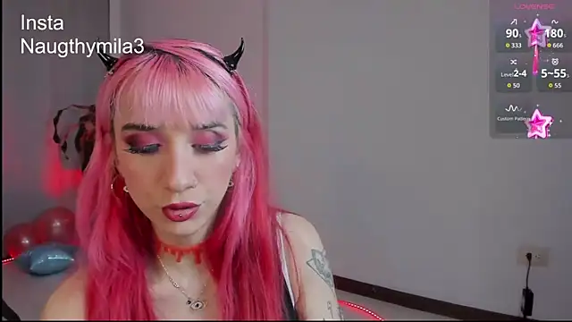 Snapshot of Sky_dominika_ chatting on 11-18-25, 01:22 Sky dominika online show from 11-18-25, 01:22