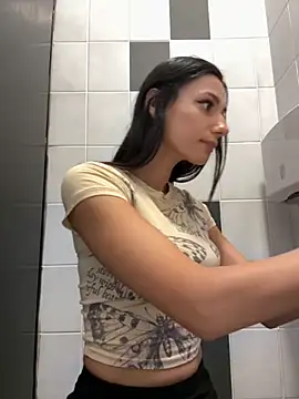 Snapshot of _MiaQueen_ chatting on 09-26-25, 09:52 MiaQueen online show from 09-26-25, 09:52