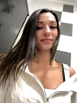 Snapshot of _MiaQueen_ chatting on 10-04-25, 07:23 MiaQueen online show from 10-04-25, 07:23