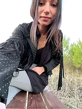 Snapshot of _MiaQueen_ chatting on 11-12-25, 03:12 MiaQueen online show from 11-12-25, 03:12