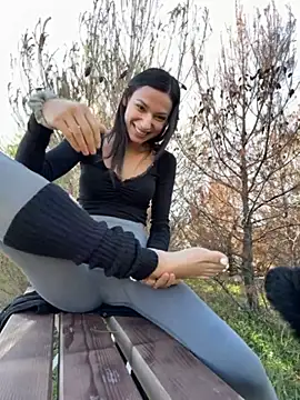 Snapshot of _MiaQueen_ chatting on 11-13-25, 11:53 MiaQueen online show from 11-13-25, 11:53