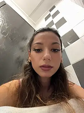 Snapshot of _MiaQueen_ chatting on 06-24-26, 10:31 MiaQueen online show from 06-24-26, 10:31