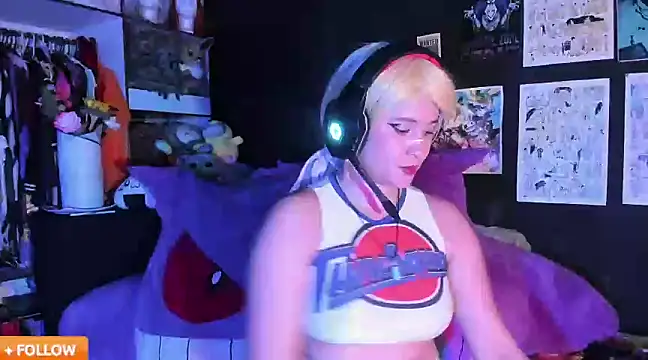 Snapshot of Emilythemachine chatting on 03-13-25, 01:54 Emilythemachine online show from 03-13-25, 01:54