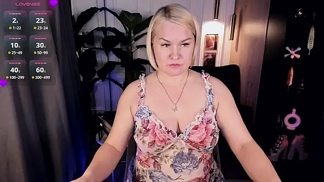 YolandaKiss online show from 06-15-26, 08:22