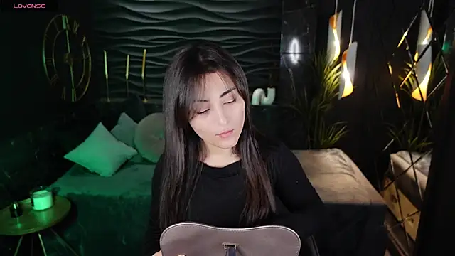KylieMellow online show from 01-04-25, 05:37