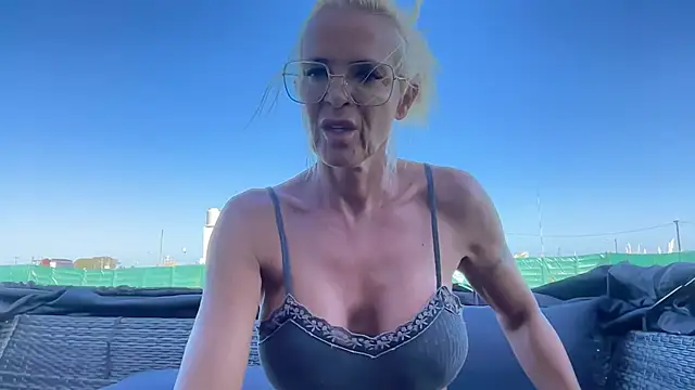 Reyna63 online show from 03-02-26, 07:32