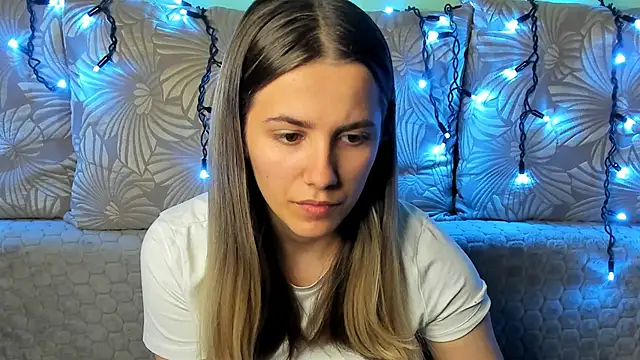 MaggieCake online show from 10-23-25, 02:22