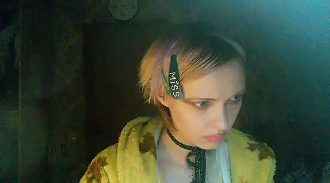 Snapshot of WildMissNiks chatting on 12-17-24, 12:33 WildMissNiks online show from 12-17-24, 12:33