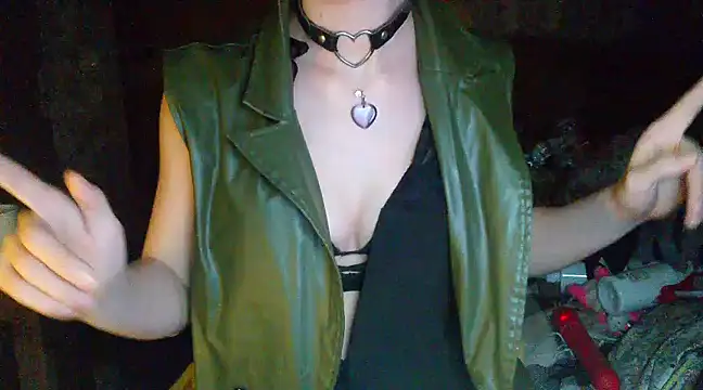 Snapshot of WildMissNiks chatting on 12-17-24, 03:39 WildMissNiks online show from 12-17-24, 03:39