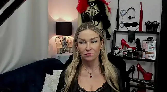 Snapshot of crystaLUX chatting on 12-30-24, 09:48 crystaLUX online show from 12-30-24, 09:48