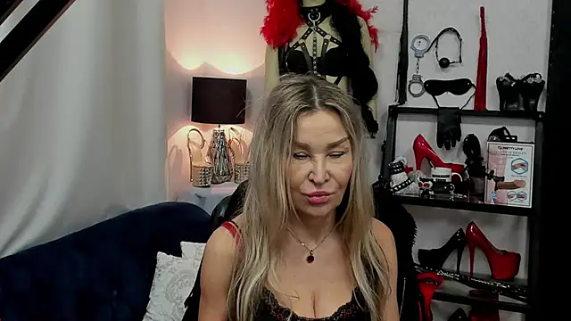 Snapshot of crystaLUX chatting on 12-31-24, 06:05 crystaLUX online show from 12-31-24, 06:05