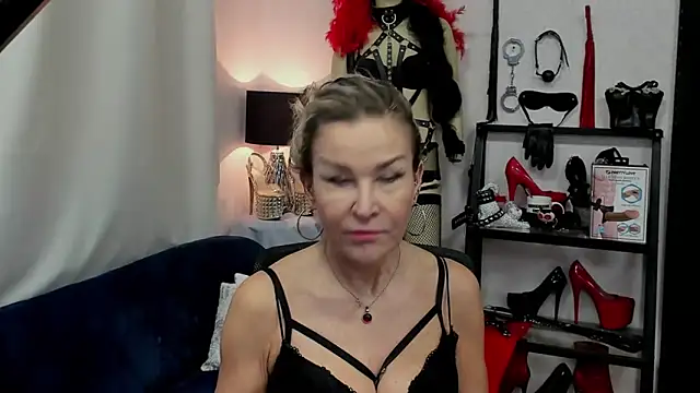 Snapshot of crystaLUX chatting on 01-10-25, 05:58 crystaLUX online show from 01-10-25, 05:58