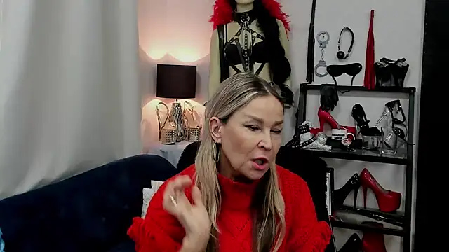 Snapshot of crystaLUX chatting on 01-23-25, 11:48 crystaLUX online show from 01-23-25, 11:48