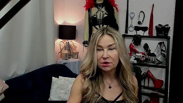 Snapshot of crystaLUX chatting on 02-03-25, 05:51 crystaLUX online show from 02-03-25, 05:51