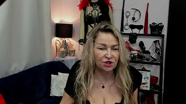 Snapshot of crystaLUX chatting on 02-28-25, 05:48 crystaLUX online show from 02-28-25, 05:48