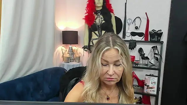 Snapshot of crystaLUX chatting on 10-14-25, 04:24 crystaLUX online show from 10-14-25, 04:24