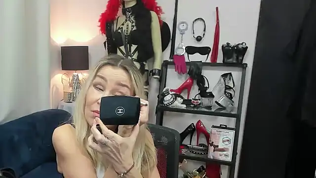 Snapshot of crystaLUX chatting on 02-17-26, 05:48 crystaLUX online show from 02-17-26, 05:48