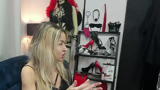 Snapshot of crystaLUX chatting on 02-19-26, 05:25 crystaLUX online show from 02-19-26, 05:25