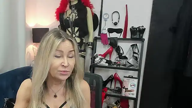 Snapshot of crystaLUX chatting on 02-20-26, 05:15 crystaLUX online show from 02-20-26, 05:15