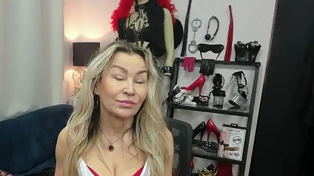 Snapshot of crystaLUX chatting on 03-02-26, 05:19 crystaLUX online show from 03-02-26, 05:19