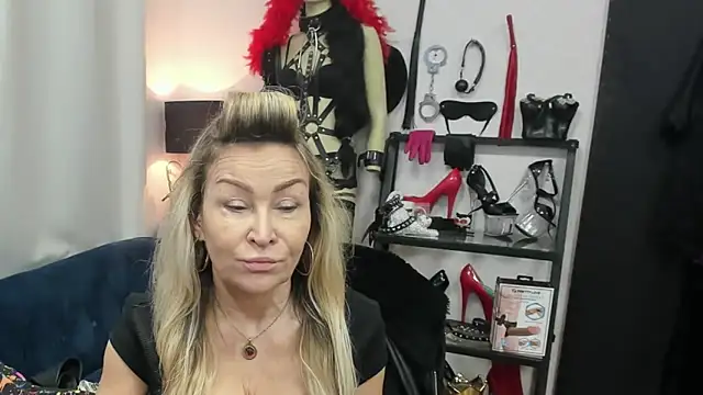 Snapshot of crystaLUX chatting on 03-23-26, 05:11 crystaLUX online show from 03-23-26, 05:11