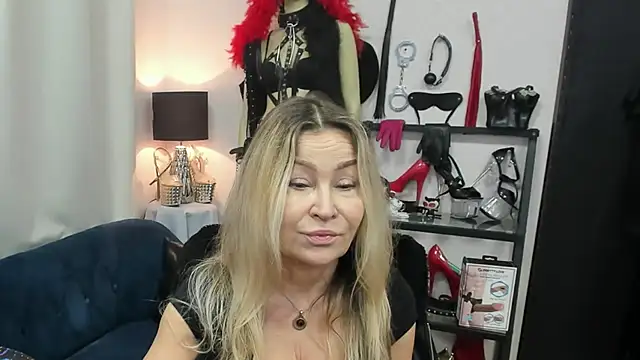 Snapshot of crystaLUX chatting on 03-24-26, 05:12 crystaLUX online show from 03-24-26, 05:12