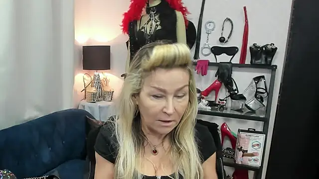 Snapshot of crystaLUX chatting on 03-25-26, 05:24 crystaLUX online show from 03-25-26, 05:24