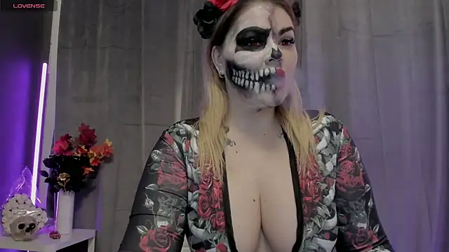 Raven Luna online show from 10-31-25, 06:25