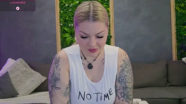 Raven Luna online show from 05-11-26, 04:07