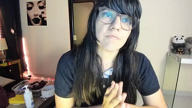 Snapshot of donnasoto chatting on 12-23-24, 12:08 donnasoto online show from 12-23-24, 12:08