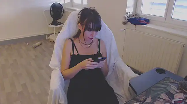 Snapshot of missthon0 chatting on 12-06-24, 02:38 missthon0 online show from 12-06-24, 02:38