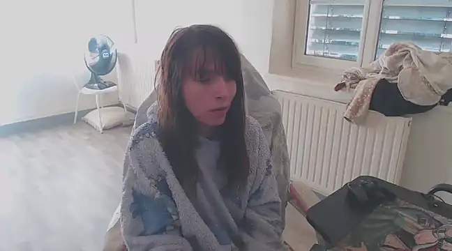 Snapshot of missthon0 chatting on 12-15-24, 11:45 missthon0 online show from 12-15-24, 11:45