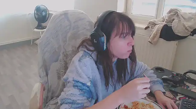 Snapshot of missthon0 chatting on 12-15-24, 02:48 missthon0 online show from 12-15-24, 02:48