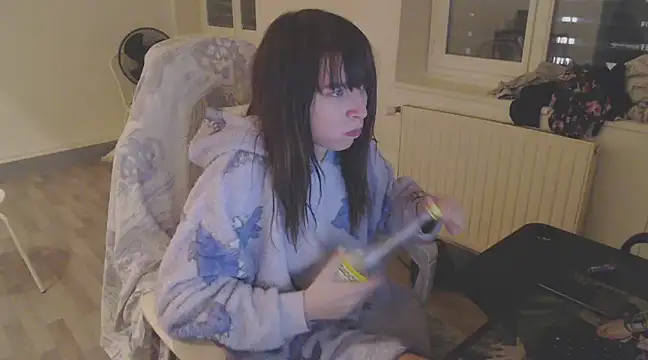 Snapshot of missthon0 chatting on 12-20-24, 10:43 missthon0 online show from 12-20-24, 10:43