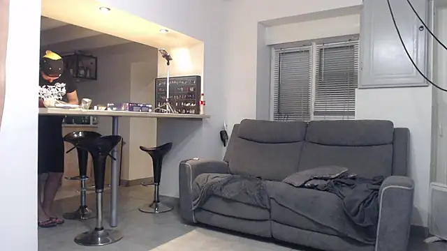 Snapshot of missthon0 chatting on 10-21-25, 08:31 missthon0 online show from 10-21-25, 08:31