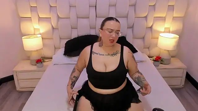 MiaYMolly online show from 11-15-25, 07:43