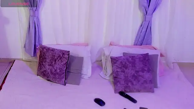 MiaYMolly online show from 06-11-26, 12:43