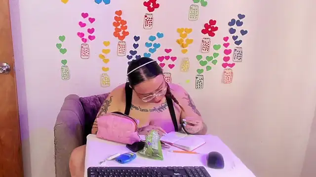 MiaYMolly online show from 06-27-26, 06:46