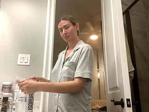 Snapshot of Alyssa_rhoades chatting on 11-19-25, 02:55 Alyssa rhoades online show from 11-19-25, 02:55