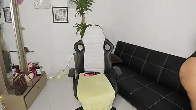 alyssannVhm online show from 12-20-25, 02:29