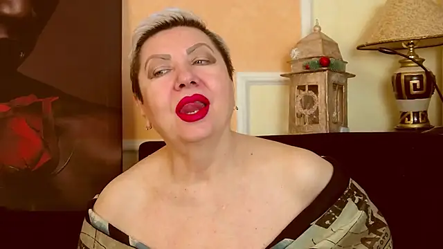 Snapshot of LadyPosh chatting on 02-19-26, 09:16 LadyPosh online show from 02-19-26, 09:16