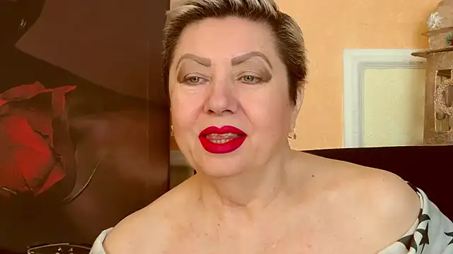 Snapshot of LadyPosh chatting on 03-12-26, 09:43 LadyPosh online show from 03-12-26, 09:43