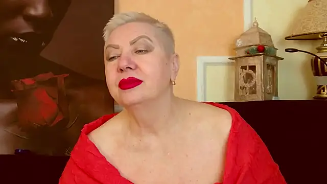Snapshot of LadyPosh chatting on 04-21-26, 11:51 LadyPosh online show from 04-21-26, 11:51