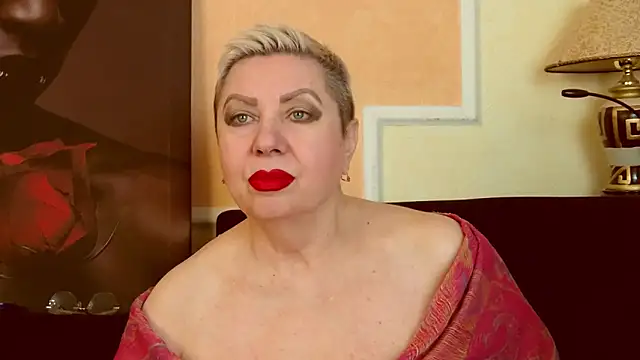Snapshot of LadyPosh chatting on 05-14-26, 07:42 LadyPosh online show from 05-14-26, 07:42