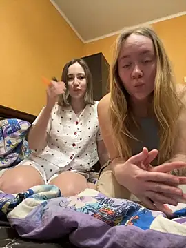 Snapshot of Vralice chatting on 03-06-25, 06:26 Vralice online show from 03-06-25, 06:26