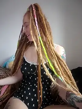 LucidLucy online show from 11-26-25, 04:08