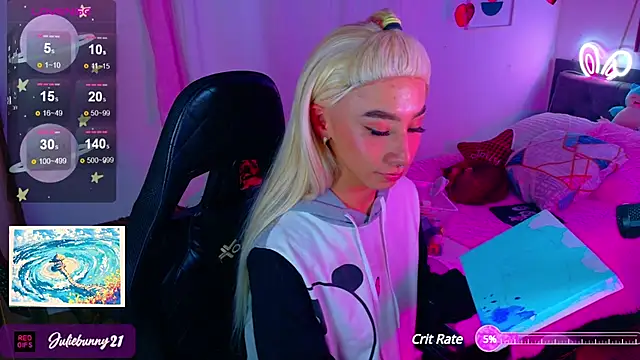 Snapshot of Littlebunny21 chatting on 02-06-25, 10:43 Littlebunny21 online show from 02-06-25, 10:43