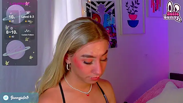 Snapshot of Littlebunny21 chatting on 03-09-25, 07:48 Littlebunny21 online show from 03-09-25, 07:48